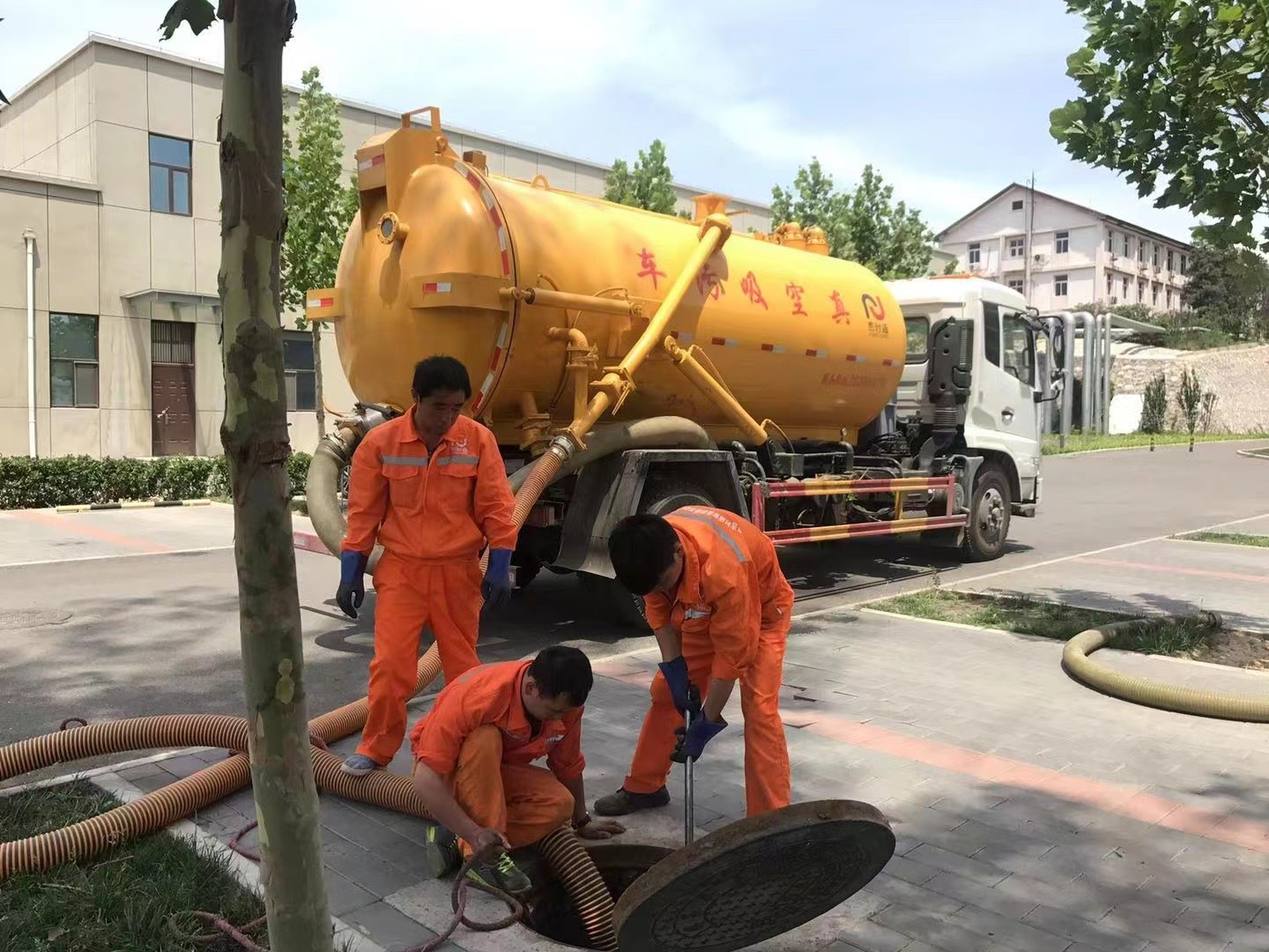 杜集化粪池清理与5-8吨吸粪车施工效率分析